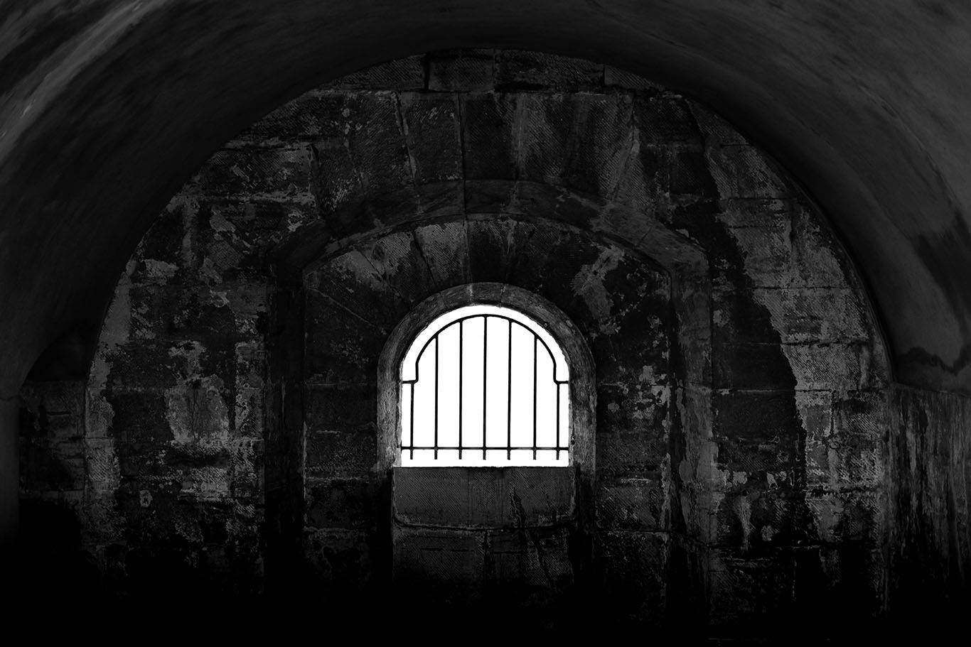 5 Ways to Pray for Those in Prison—As If You Were There Too