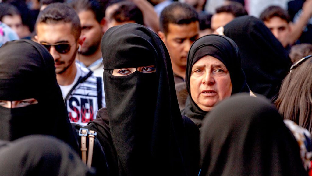 Global-Christan-Relief-15-places-christians-risk-converting-to-islam-0283