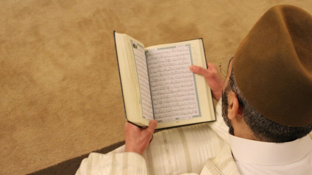 Muslim-man-reading-the-Koran
