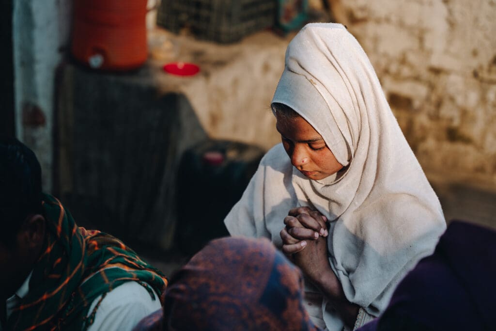 girl in Pakistan praying