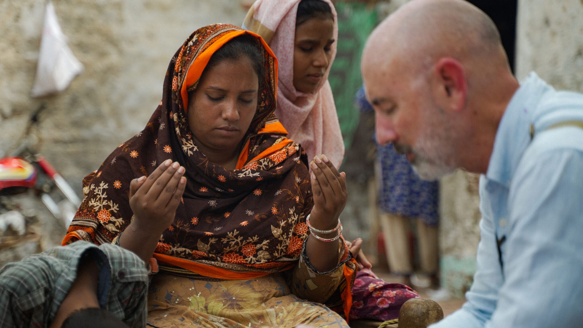 Christians pray together in Pakistan