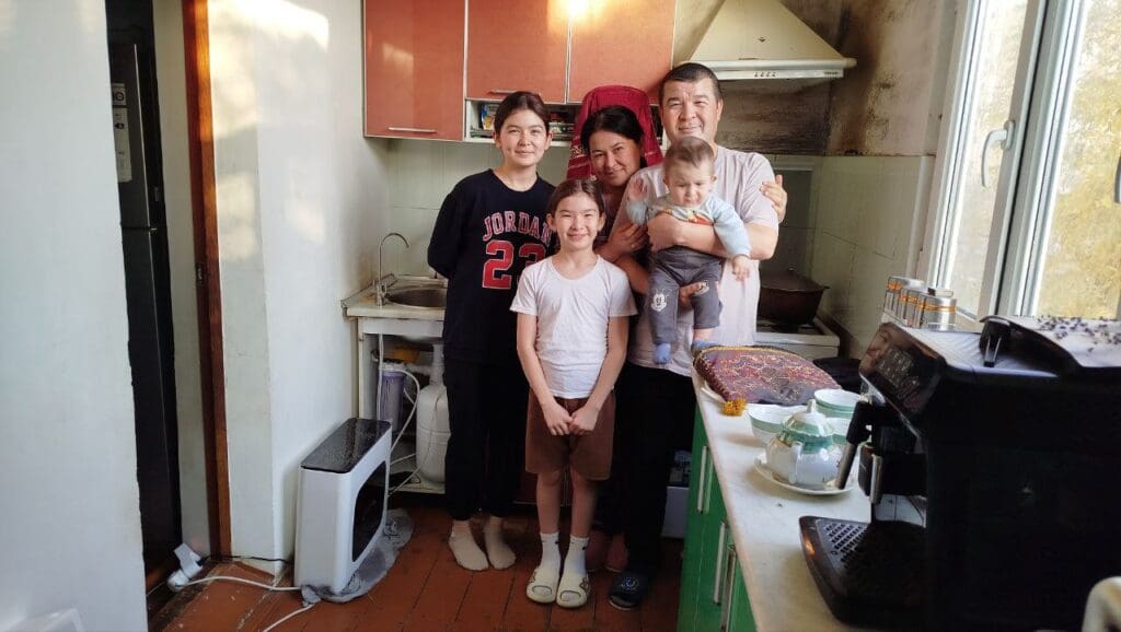 Uzbekistan family, recipients of water filter
